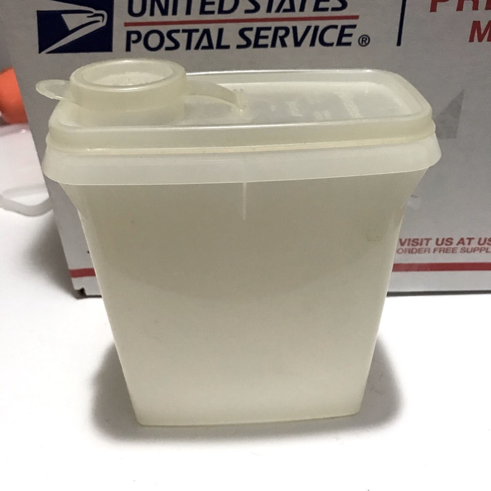Tupperware Store N Pour